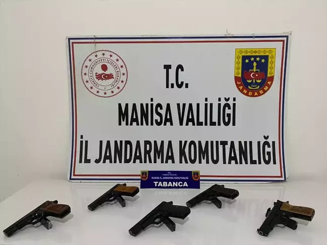 Manisa'da Ruhsatsız 9 Tabanca Ele Geçirildi, 1 Kişi Tutuklandı