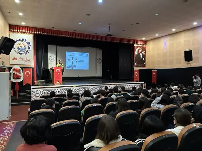 Gerze'de Lise Öğrencilerine Temel Trafik Eğitimi Verildi