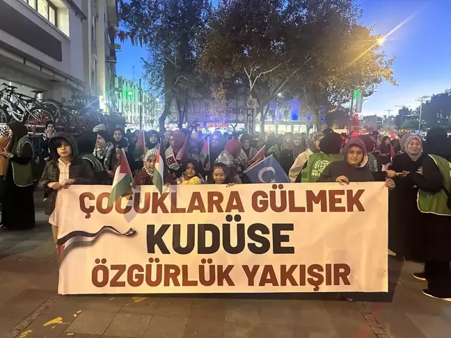 İHH'dan Filistinli Çocuklar İçin Destek Yürüyüşü