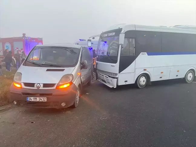 Tekirdağ'da Sis Faciası: Midibüs ile Panelvan Çarpıştı, 4 Yaralı