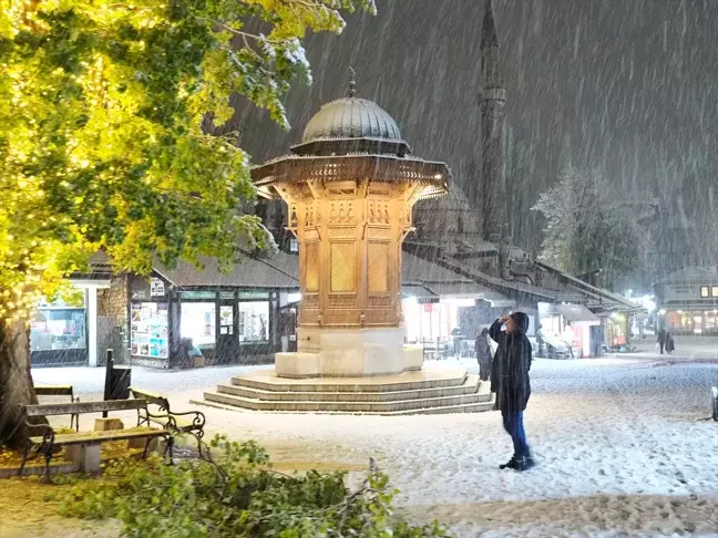 Saraybosna'da Kar Yağışı Kenti Beyaza Bürüdü