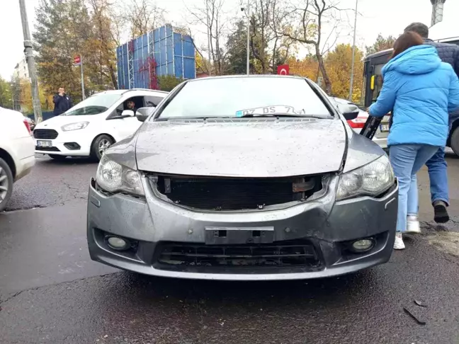 Diyarbakır'da Trafik Kazası: Motosiklet Sürücüsü Yaralandı