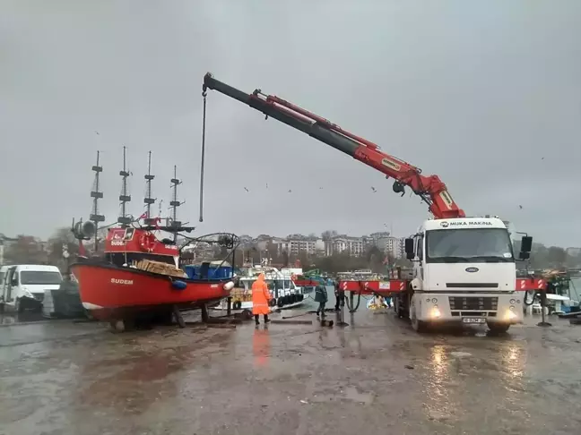 Düzce Akçakoca'da Kuvvetli Rüzgar ve Sağanak Hayatı Olumsuz Etkiledi