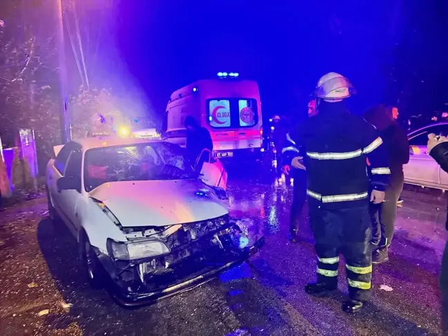 Düzce'de Trafik Kazasında 3 Yaralı