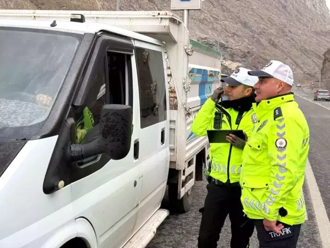 Hakkari'de Trafik Kazalarını Önlemek İçin Radarla Hız Kontrolü Uygulaması