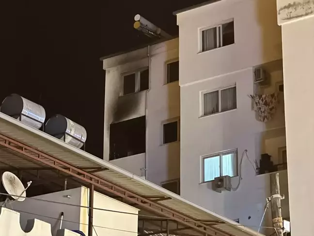 Hatay'da Apartmanda Yangın, 2 Kişi Hastaneye Sevk Edildi