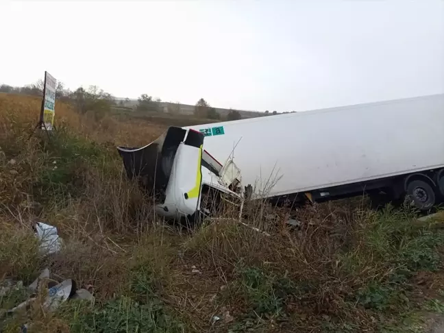 Karacabey'de Tır Devrildi: 1 Yaralı