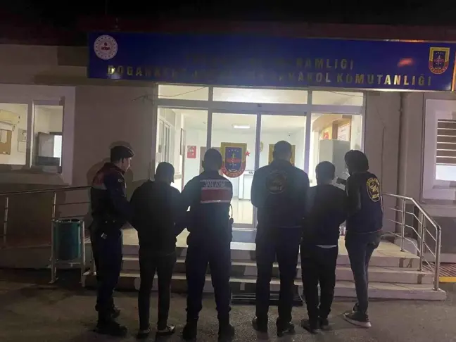 Adana'da Çiftlik Evinden Römork Çalan İki Şüpheli Yakalandı