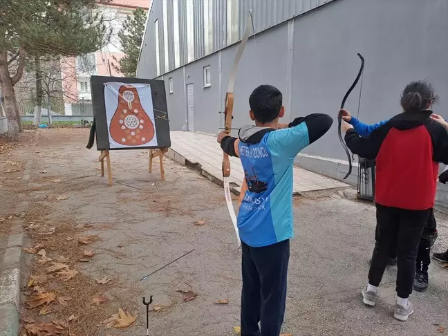 Amasya'da Öğrencilere Geleneksel ve Olimpik Okçuluk Tanıtıldı