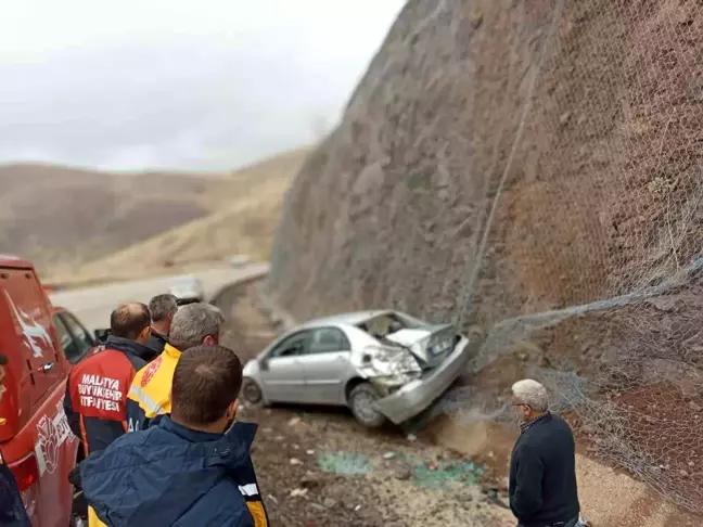 Malatya'da Otomobil Devrildi: 1 Yaralı