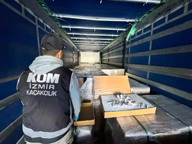 İzmir'de Kaçak Makaron Operasyonu: 4 Milyon TL Değerinde Ele Geçirildi