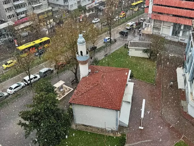 Bursa'da Mevsimin İlk Kar Yağışı Başladı