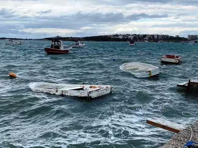 Kuzey Ege'deki Lodos Balıkesir'de Zarar Verdi