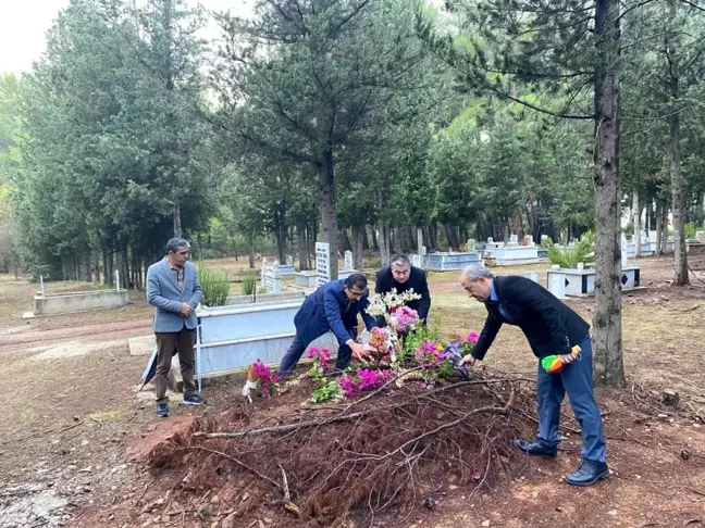 Seydikemerli eğitimciler merhum öğretmen Türk'ü unutmadı