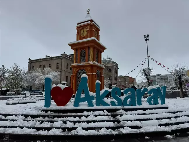 Aksaray'da Kar Yağışı Çocukları Sevindirdi