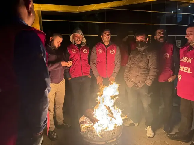 Bayraklı Belediyesi'nde Toplu İş Sözleşmesi Görüşmeleri Tıkandı, Grev Öncesi Uyarı Yapıldı