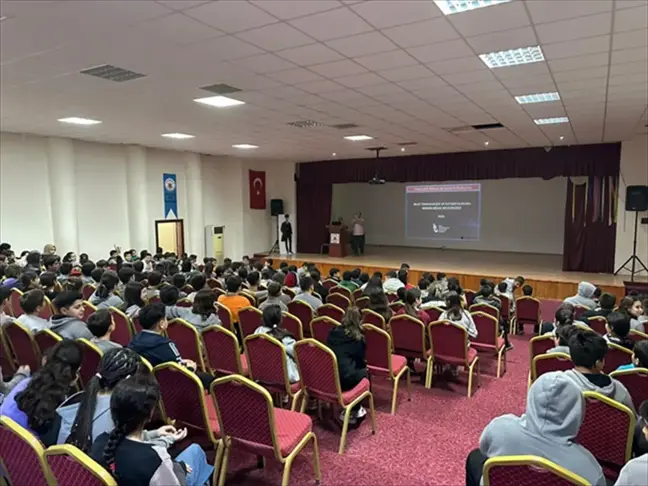 Adana'da Ortaokul Öğrencilerine İnternet Güvenliği Semineri