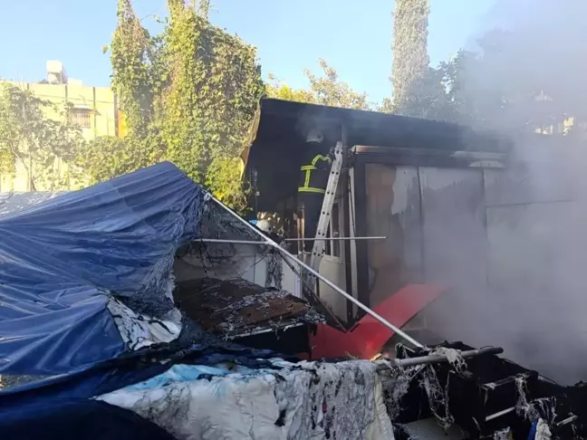 Hatay'da Depremzede Aileye Yangın Şoku