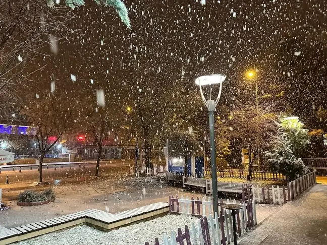 Karakoçan'da Kar Yağışı Nedeniyle Taşımalı Eğitime Ara Verildi