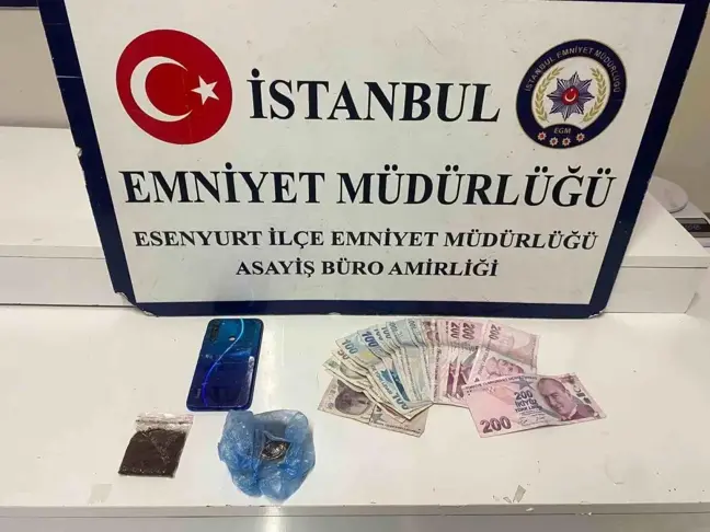 İstanbul'da Uyuşturucu Ticareti Operasyonları: 2 Şahıs Suçüstü Yakalandı