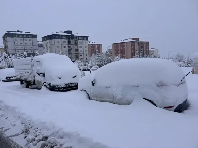 Malatya'da Kar Yağışı Trafiği Etkiledi, Belediyeden Temizlik Çalışmaları