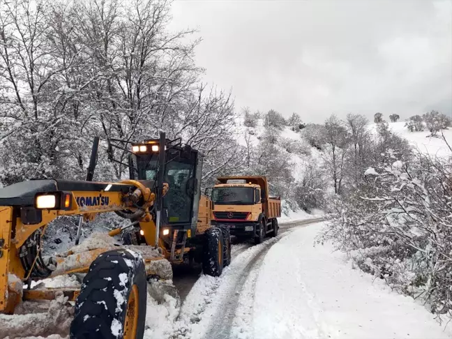 Amasya'da Kar Yağışı Nedeniyle 93 Köy Yolu Kapandı