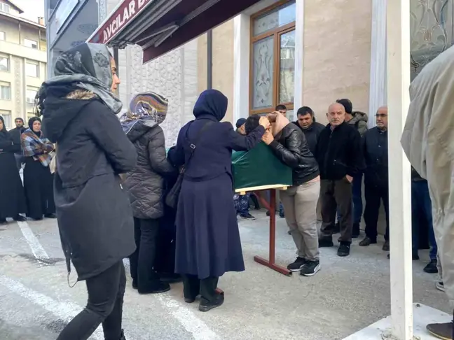 İstanbul'da 7 Kişinin Katledildiği Olayda Berber Mehmet Salih Özsökük Son Yolculuğuna Uğurlandı