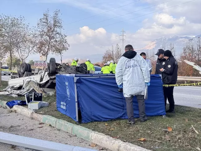 Bursa'da Kamyonet Kazası: 2 Kişi Hayatını Kaybetti