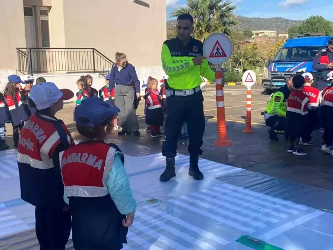 Çine'de Jandarmadan Anaokulu Öğrencilerine Trafik Eğitimi