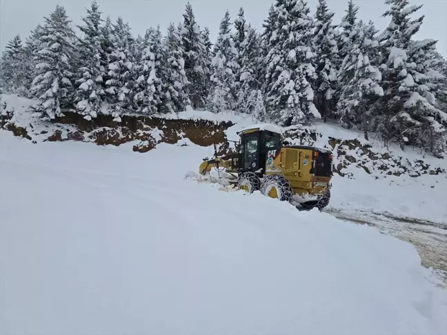 Kar Nedeniyle Mahsur Kalan 12 Kişi Kurtarıldı