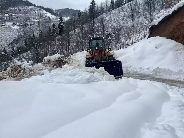 Yağlıdere'de Mahalle Yolları Ulaşıma Açıldı