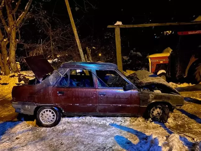 Karabük'te Park Halindeki Otomobil Yanarak Küle Döndü