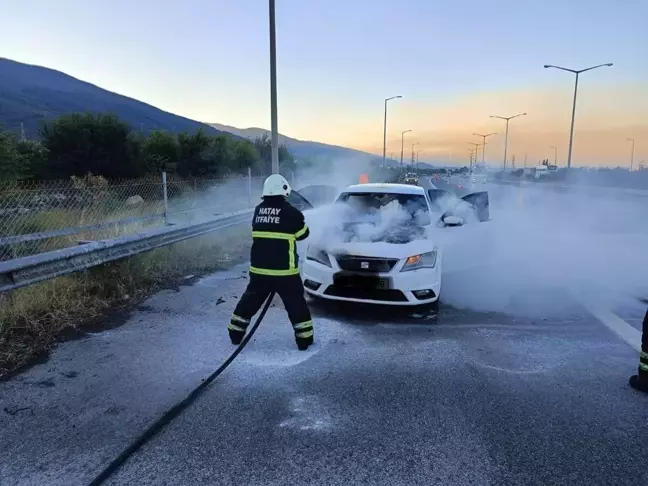 Hatay'da Seyir Halindeki Araç Alev Aldı