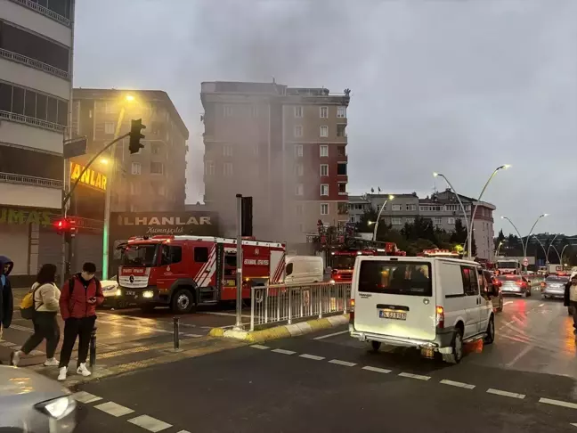 Zeytinburnu'nda Tekstil Deposunda Yangın