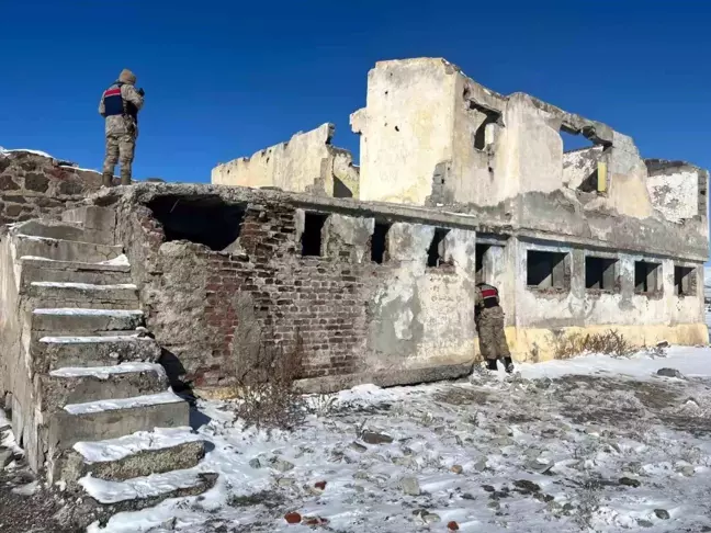 Erzurum'da 12 Düzensiz Göçmen Yakalandı