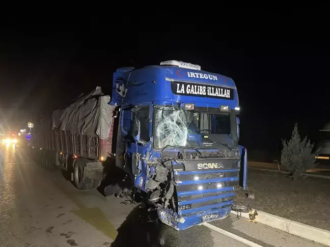 Manisa'nın Kula İlçesinde Zincirleme Trafik Kazası: 3 Yaralı