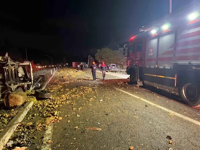 Kemalpaşa'da Kırmızı Işıkta Geçen Kamyon Kazası: 2 Ölü, 7 Yaralı