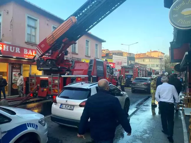 Kadıköy'de Ahşap Binada Yangın Çıktı