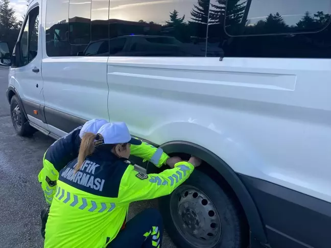 Bolu'da İşçi Servislerine Kış Lastiği Denetimi Yapıldı