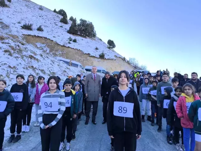 Yüksekova'da 100 Atlet Yenilenen Yolda Antrenman Yaptı