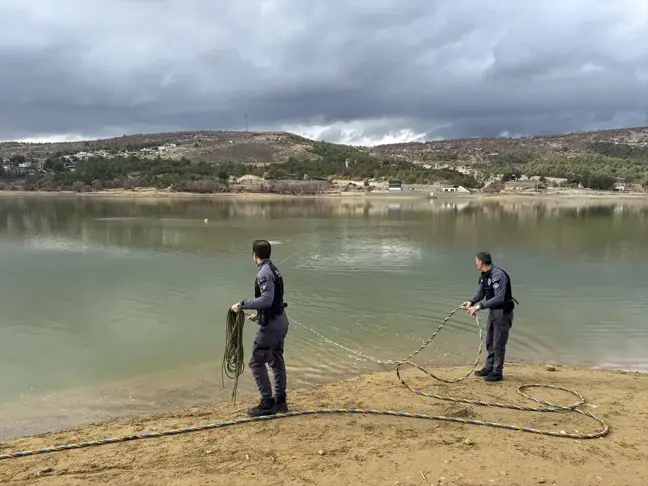 Uşak'ta Gölette Kaybolan Gökhan Tokay İçin Arama Çalışmaları Devam Ediyor