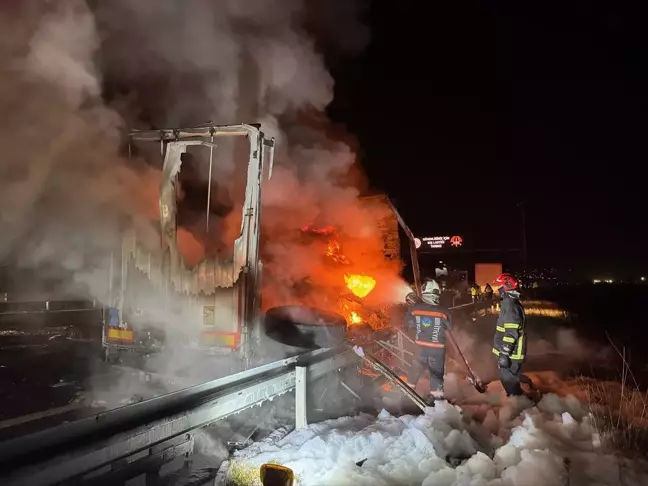 Kuzey Marmara Otoyolu'nda Lastik Yüklü Dorse Yangını