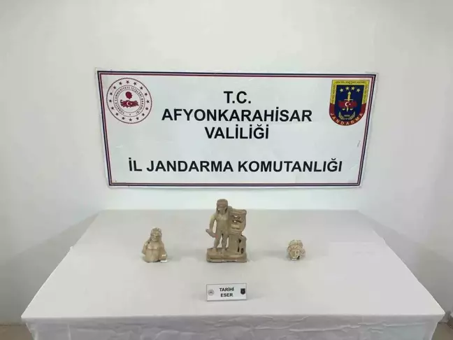 Afyonkarahisar'da Jandarma, Roma Dönemine Ait Heykeller Ele Geçirdi