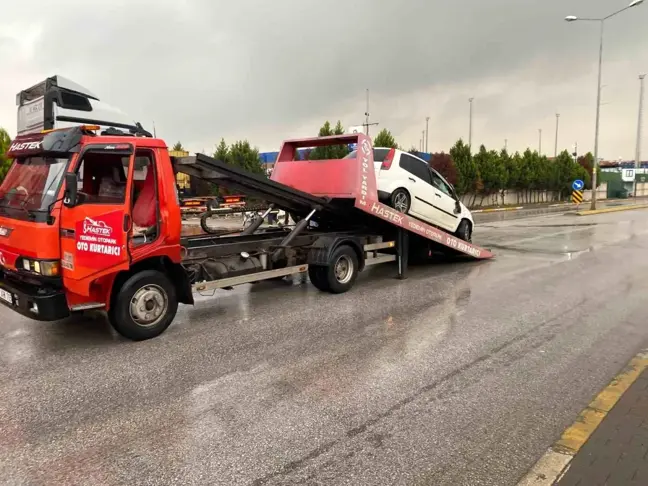 Körfez'de Tıra Çarpan Otomobilin Sürücüsü Yaralandı