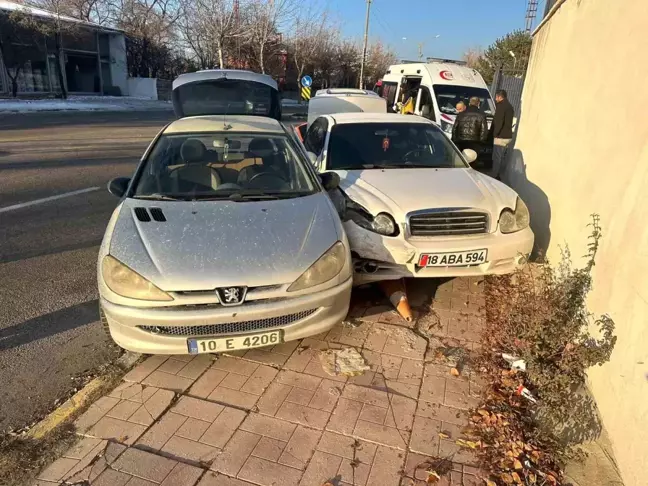 Van'da Trafik Kazası: 1 Sürücü Hafif Yaralandı