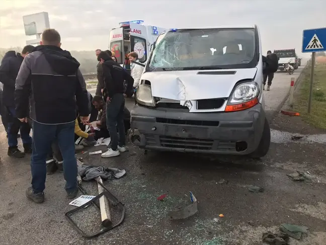 Ayvalık'ta Trafik Kazası: Sürücü Hastaneye Kaldırıldı