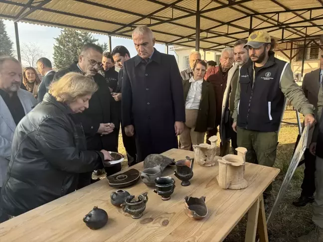 Kültür ve Turizm Bakanı Ersoy, Antik Kent Kazı Evlerini Ziyaret Etti