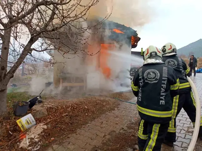 Denizli'de Yangın Paniği: Tek Katlı İşyeri Kül Oldu