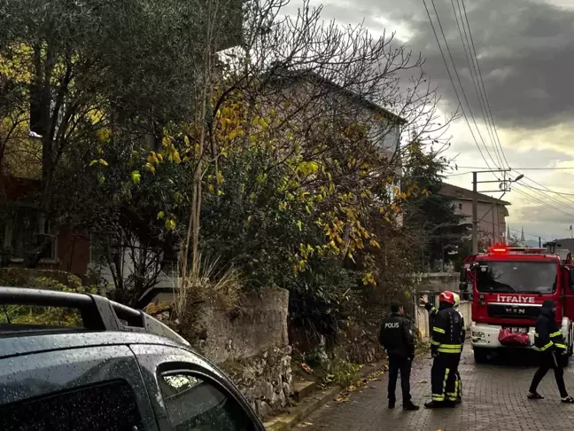 Kocaeli Derince'de Balkon Yangını: Kadın Yaralandı