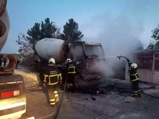 Mardin'de Seyir Halindeki Beton Mikseri Alev Alev Yandı